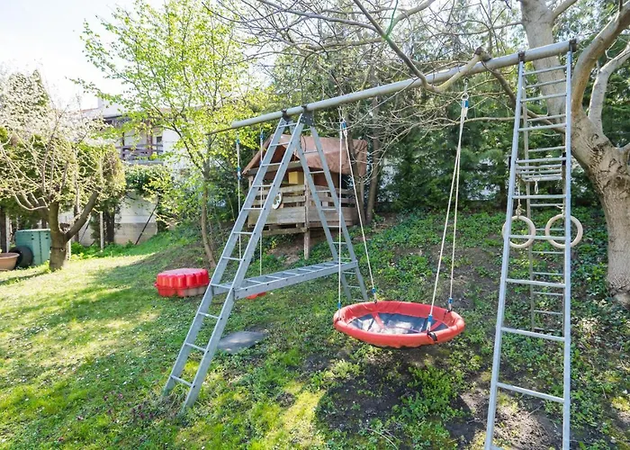 Aparthotel Squash & 3*